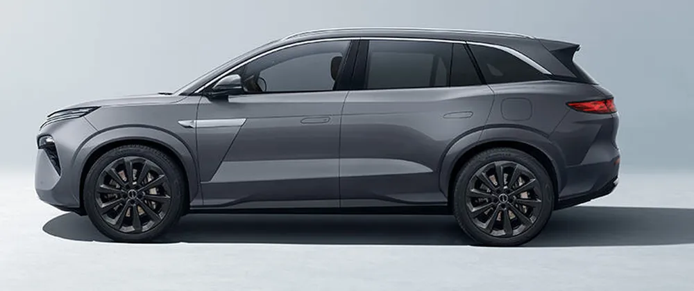 BYD Atto 8 DM-p de perfil com as medidas: 5,04 m de comprimento, 2,95 m entre-eixos e 1,76 m de altura