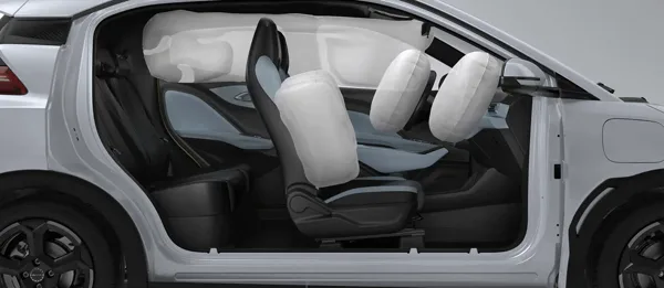 Dolphin Mini com as portas abertas e os airbags acionados