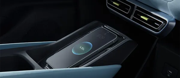 Carregador de celular por indução no console