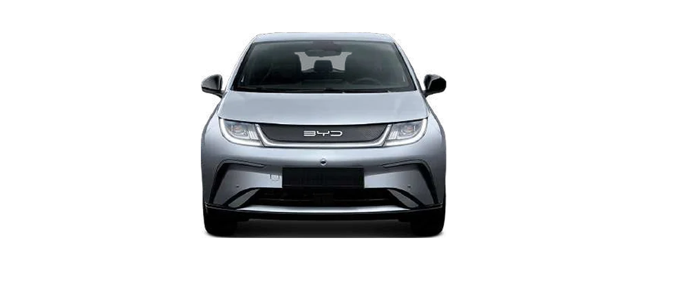 BYD Dolphin de frente com as medidas: 1,77 m de largura e 1,57 m de altura