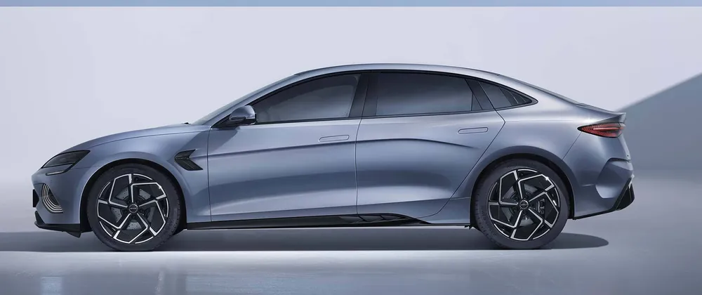 BYD Seal de perfil com as medidas: 4,80 m de comprimento, 2,92 m entre-eixos e 1,46 m de altura