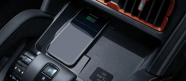 Carregador por indução no console da Shark
